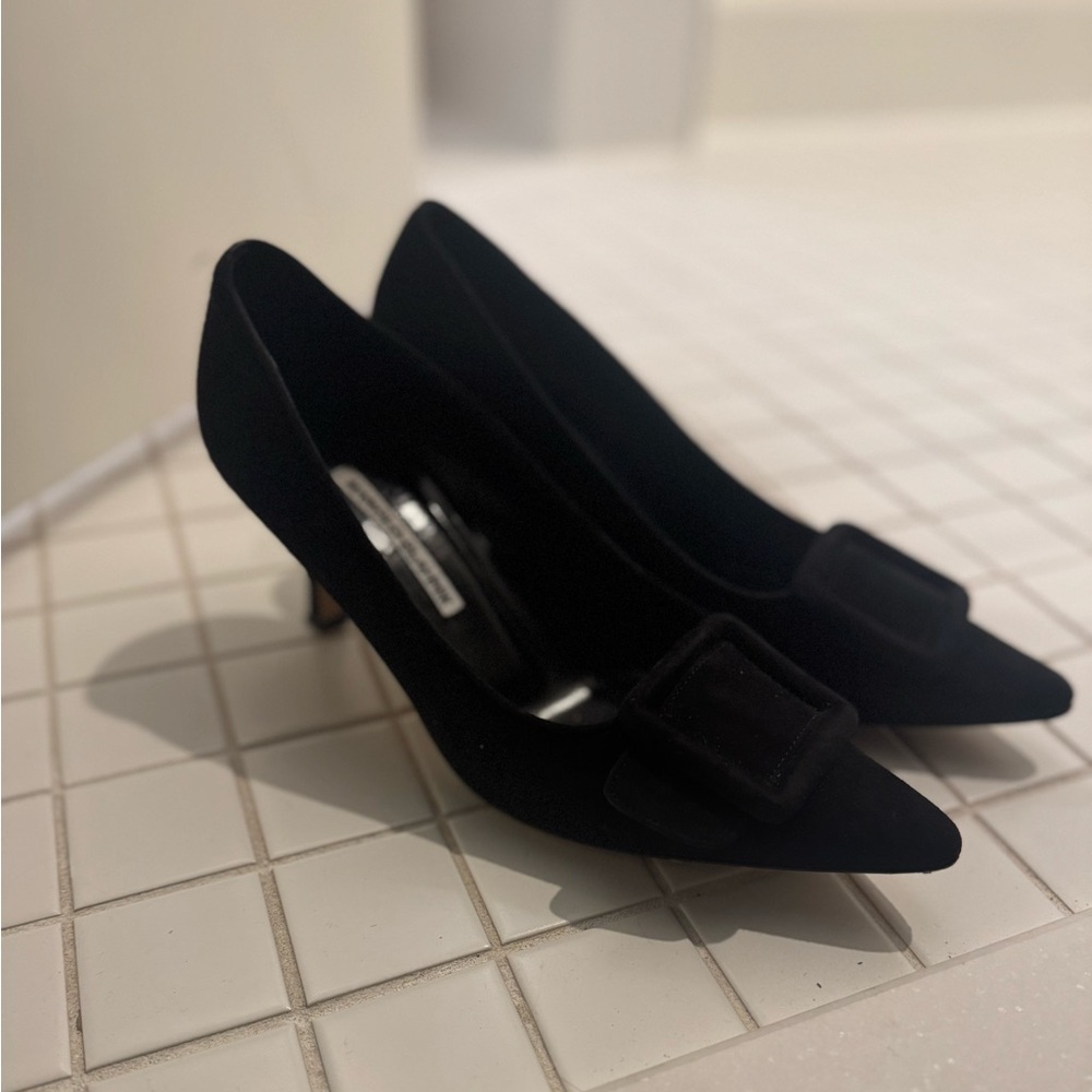 Monolo Blahnik Maysale Suede Pointed-Toe Buckle Pumps - Picture 6 of 12